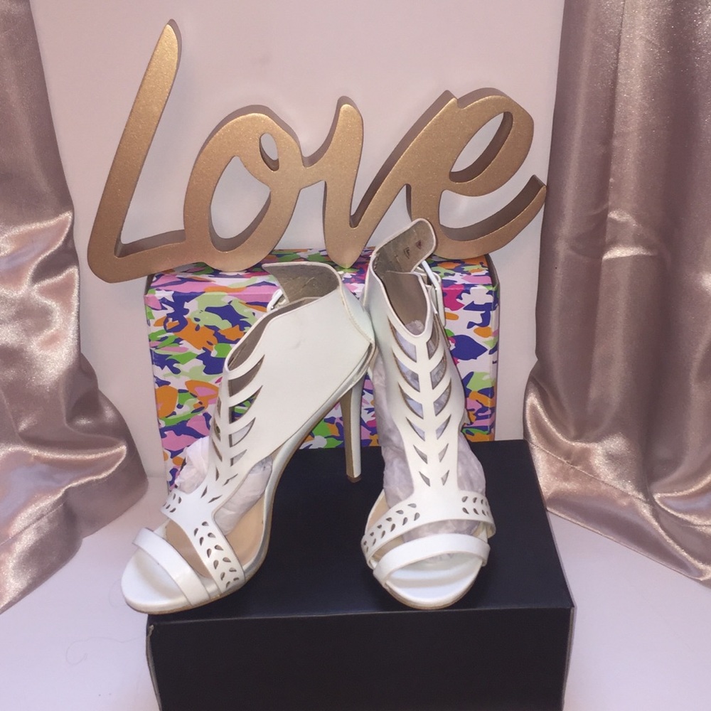 Classic White Aztec designed sandal